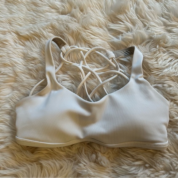 Lululemon sports bra - Picture 1 of 3